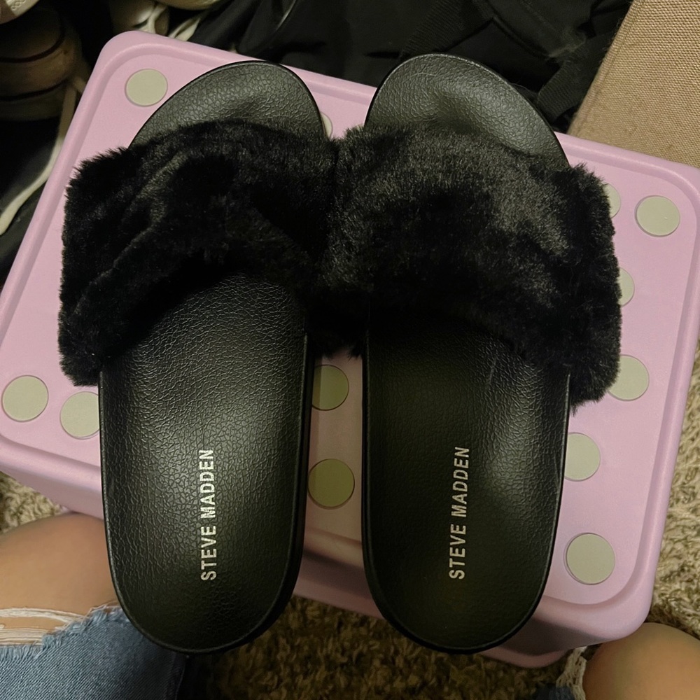 Steve Madden Fuzzy Slides - Size 8